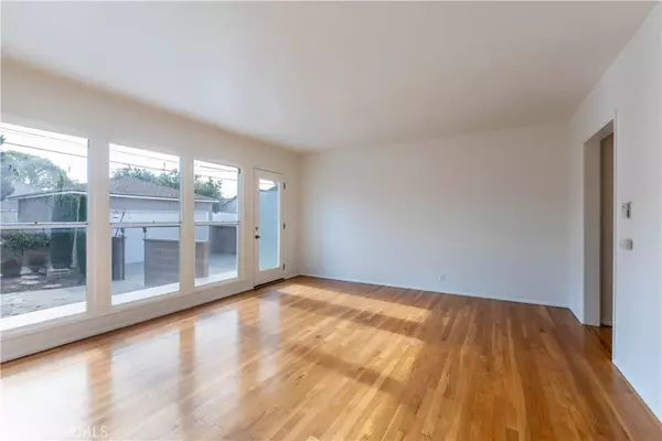 Lakewood, CA 90712,5032 Verdura Avenue