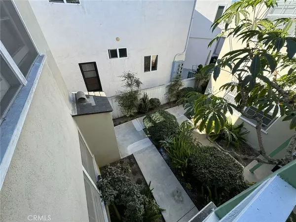 Long Beach, CA 90803,5290 E Division Street