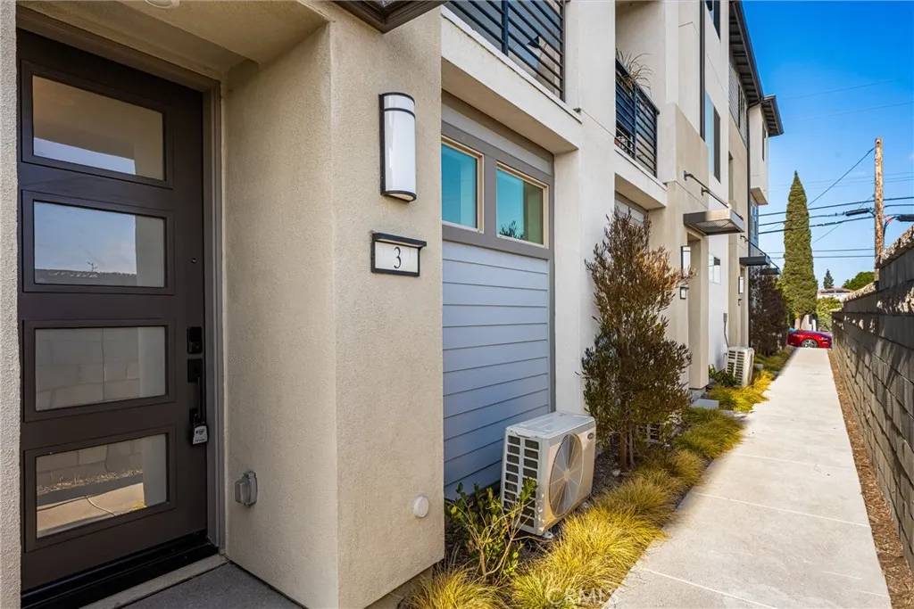Placentia, CA 92870,1590 E Hermosa #3