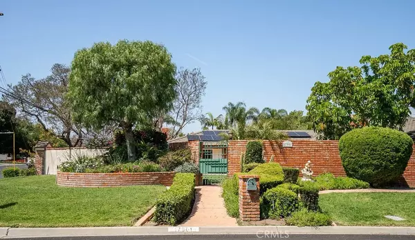 North Tustin, CA 92705,17901 E Santa Clara Avenue