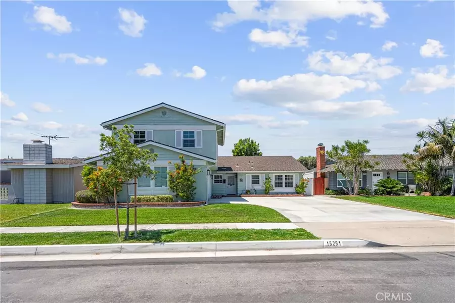 15291 Newcastle Lane, Huntington Beach, CA 92647