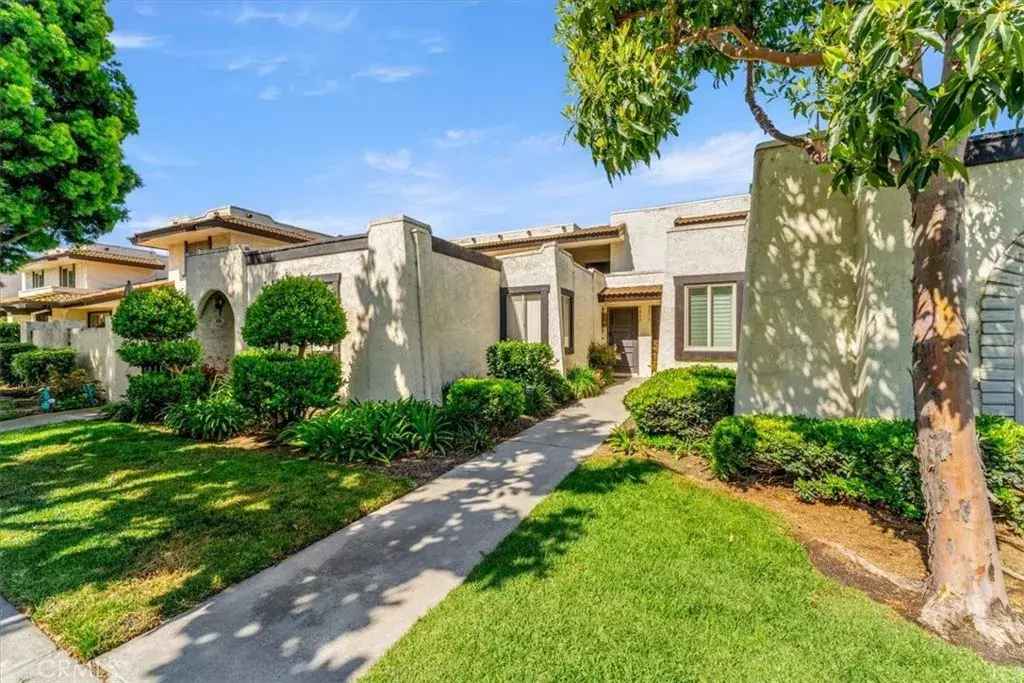 Cypress, CA 90630,9880 Del Rio Way #88