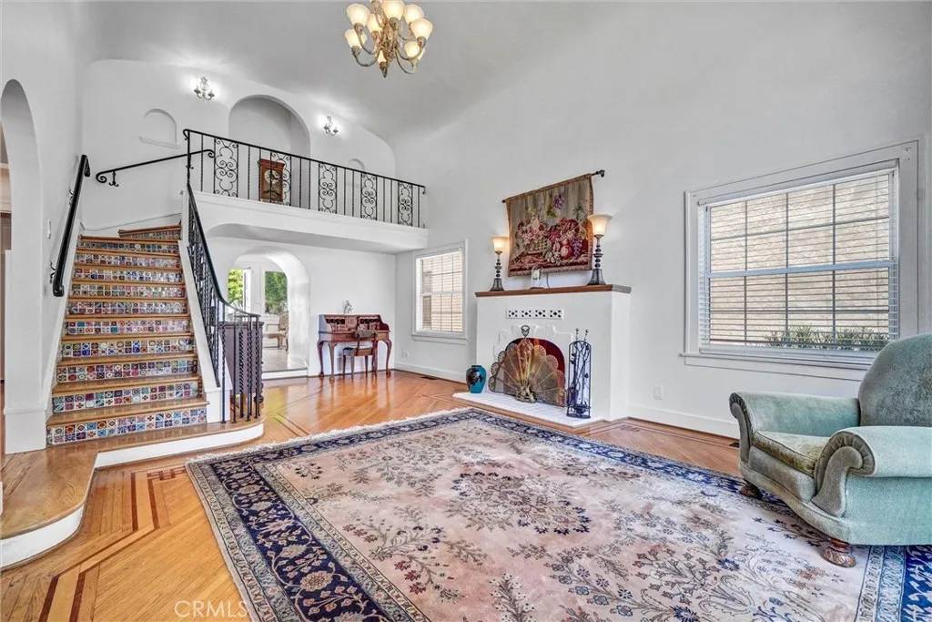 Fullerton, CA 92832,521 W Whiting Avenue