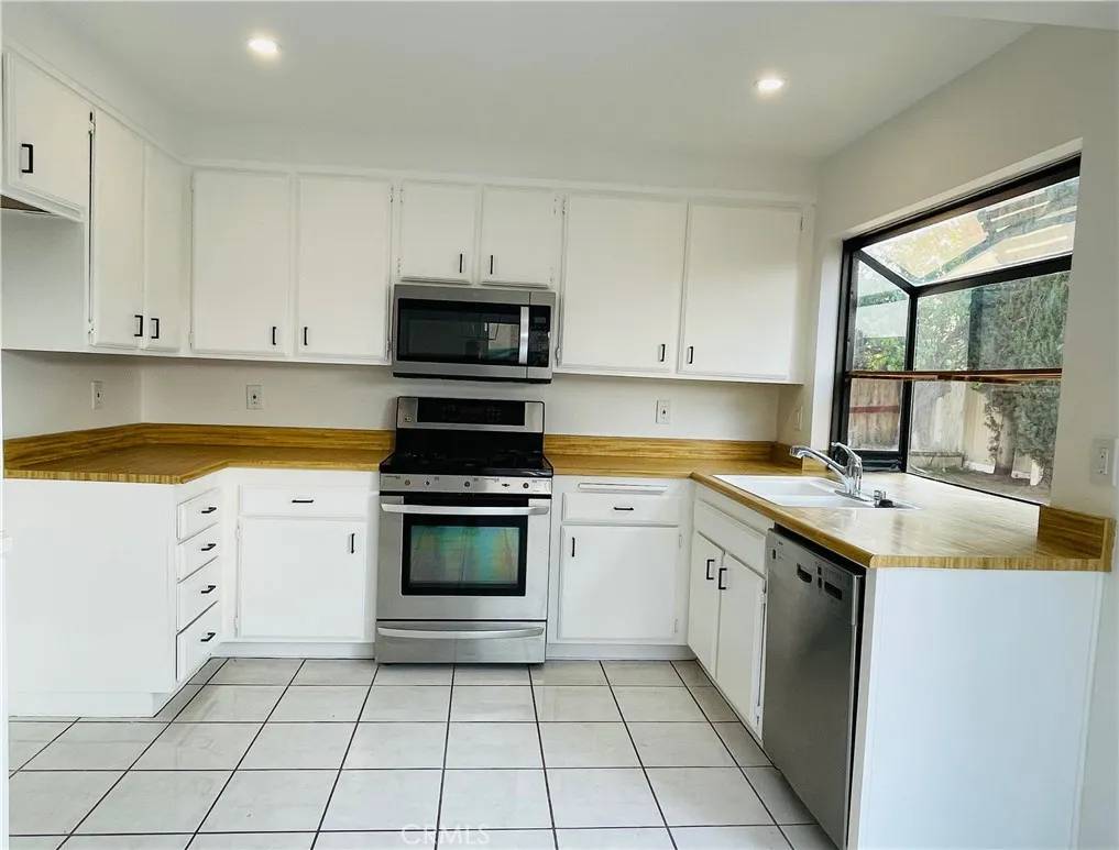 Colton, CA 92324,835 Plumwood Street