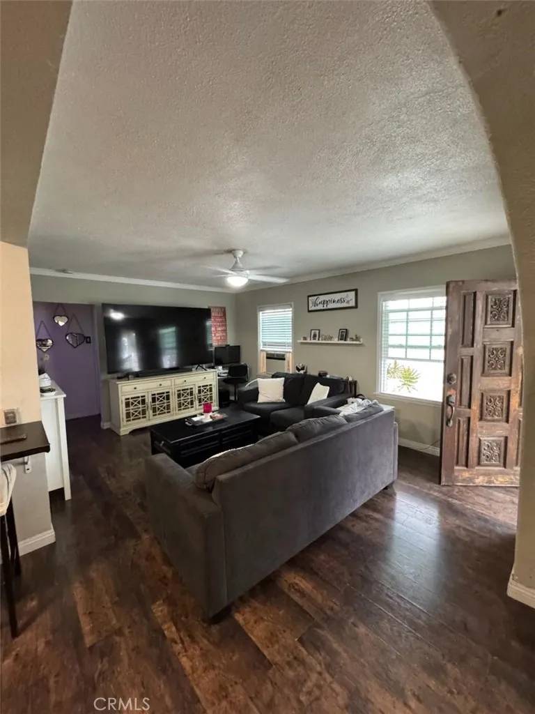South Gate, CA 90280,6045 Harding Avenue