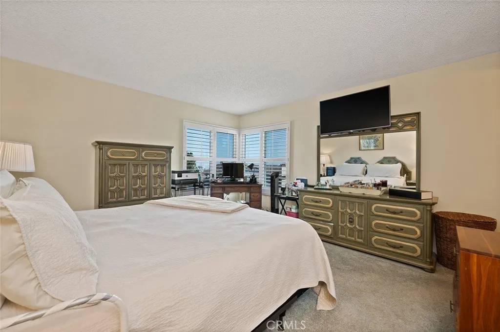 Signal Hill, CA 90755,2512 E Willow Street East #203