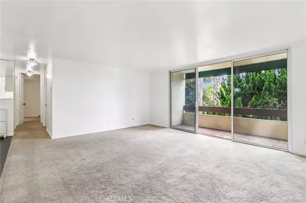 La Jolla, CA 92037,6455 La Jolla Boulevard #206