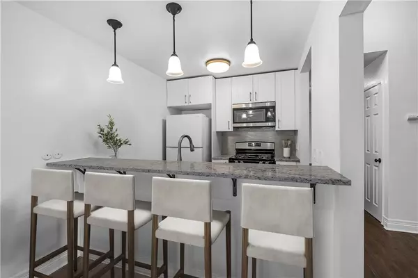 Santa Ana, CA 92707,1001 W Stevens Avenue West #202