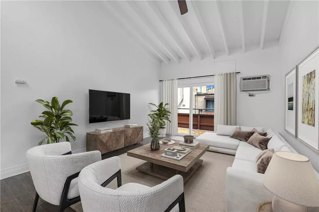 Santa Ana, CA 92707,1001 W Stevens Avenue West #202