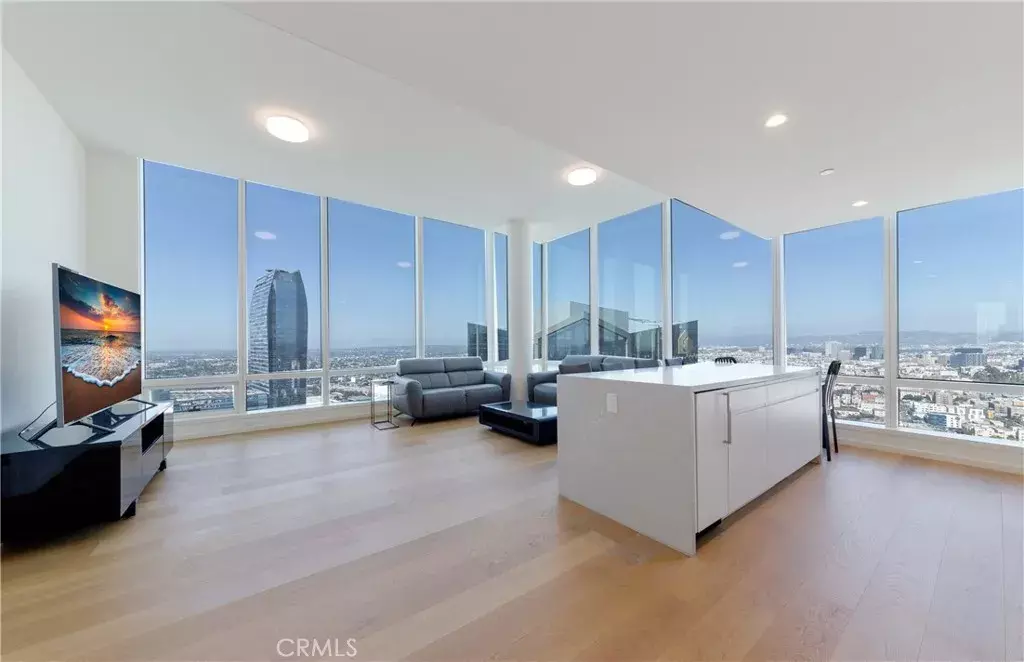 Los Angeles, CA 90017,877 Francisco Street #4211