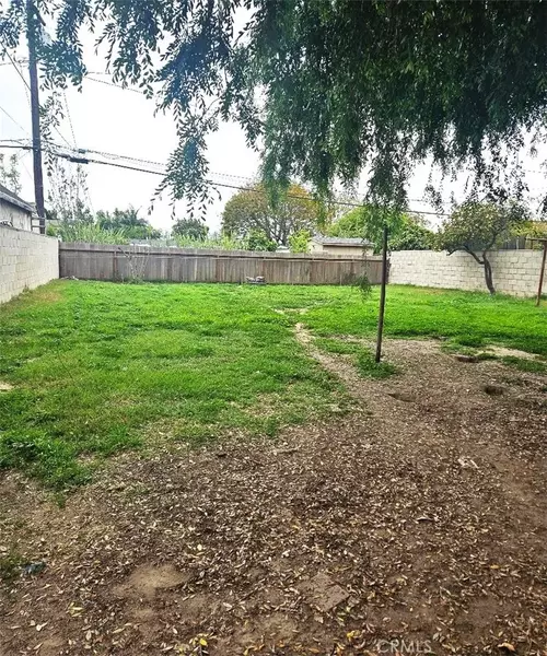 2106 W 10th Street, Santa Ana, CA 92703