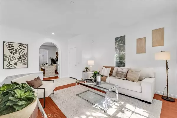 Irvine, CA 92603,98 Windchime