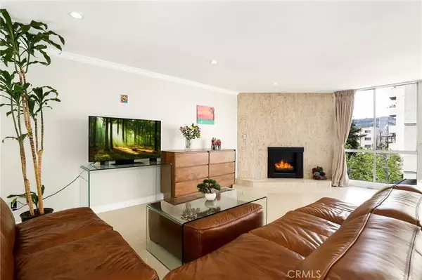 Beverly Hills, CA 90210,321 N Oakhurst Drive #404