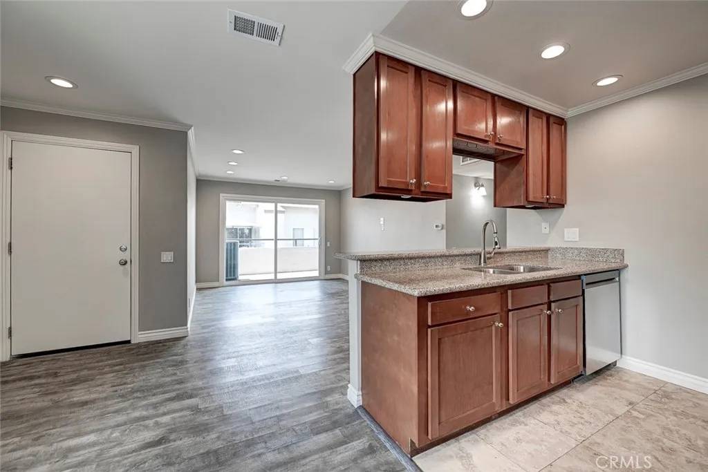 Lake Forest, CA 92630,21981 Rimhurst Drive #154