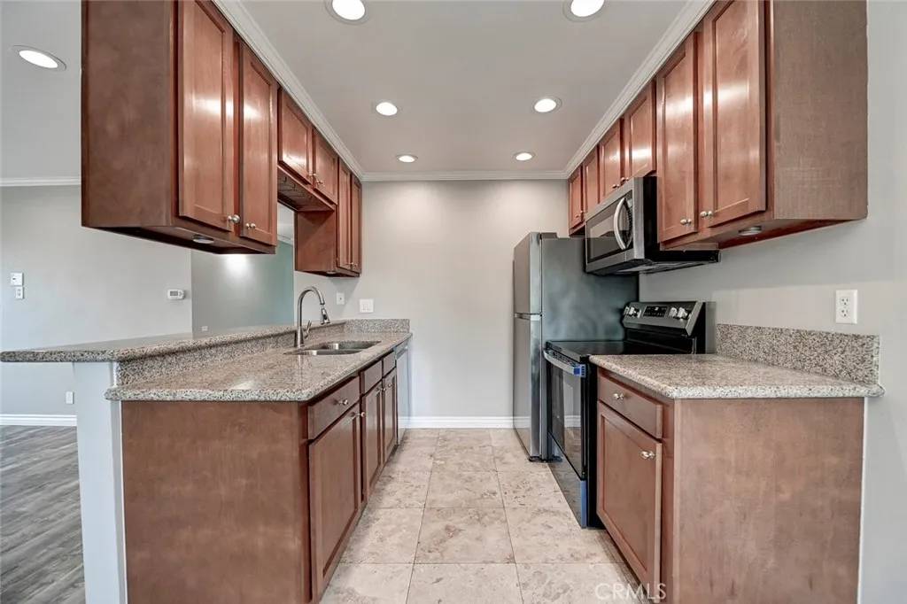 Lake Forest, CA 92630,21981 Rimhurst Drive #154