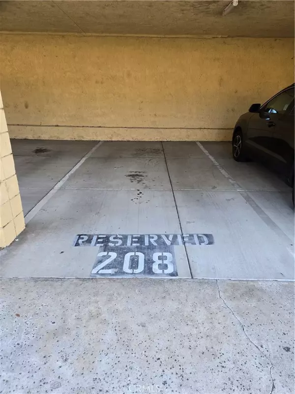 Lakewood, CA 90715,12750 Centralia Street #208