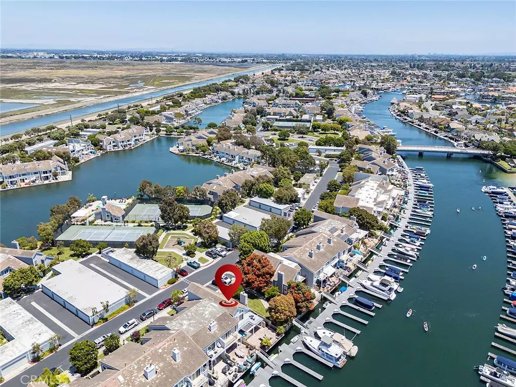 Huntington Beach, CA 92649,3496 Windspun