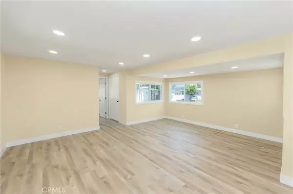 Tustin, CA 92780,107 Portola South #41