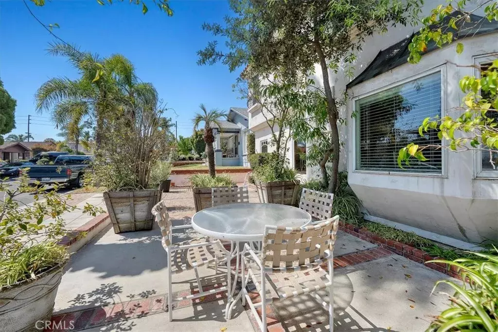 Long Beach, CA 90814,377 Roycroft Avenue