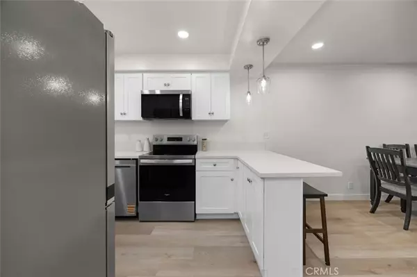 Tustin, CA 92780,1881 Mitchell Avenue #114