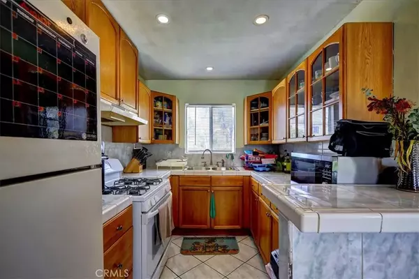 944 W Cubbon Street, Santa Ana, CA 92703