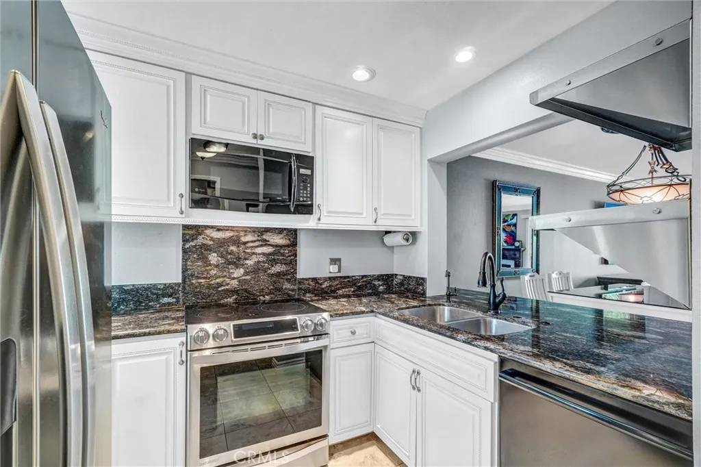 5927 E Creekside Avenue #18, Orange, CA 92869