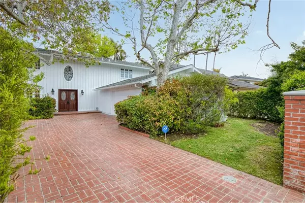 16842 Harkness Circle, Huntington Beach, CA 92649