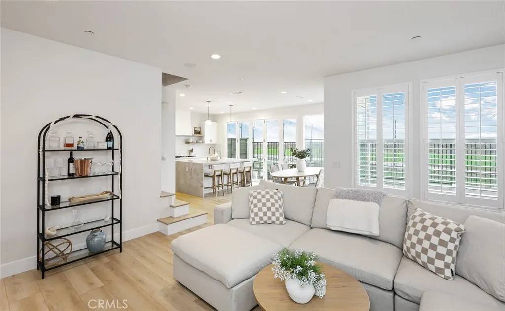 Costa Mesa, CA 92627,2294 Pacific Avenue