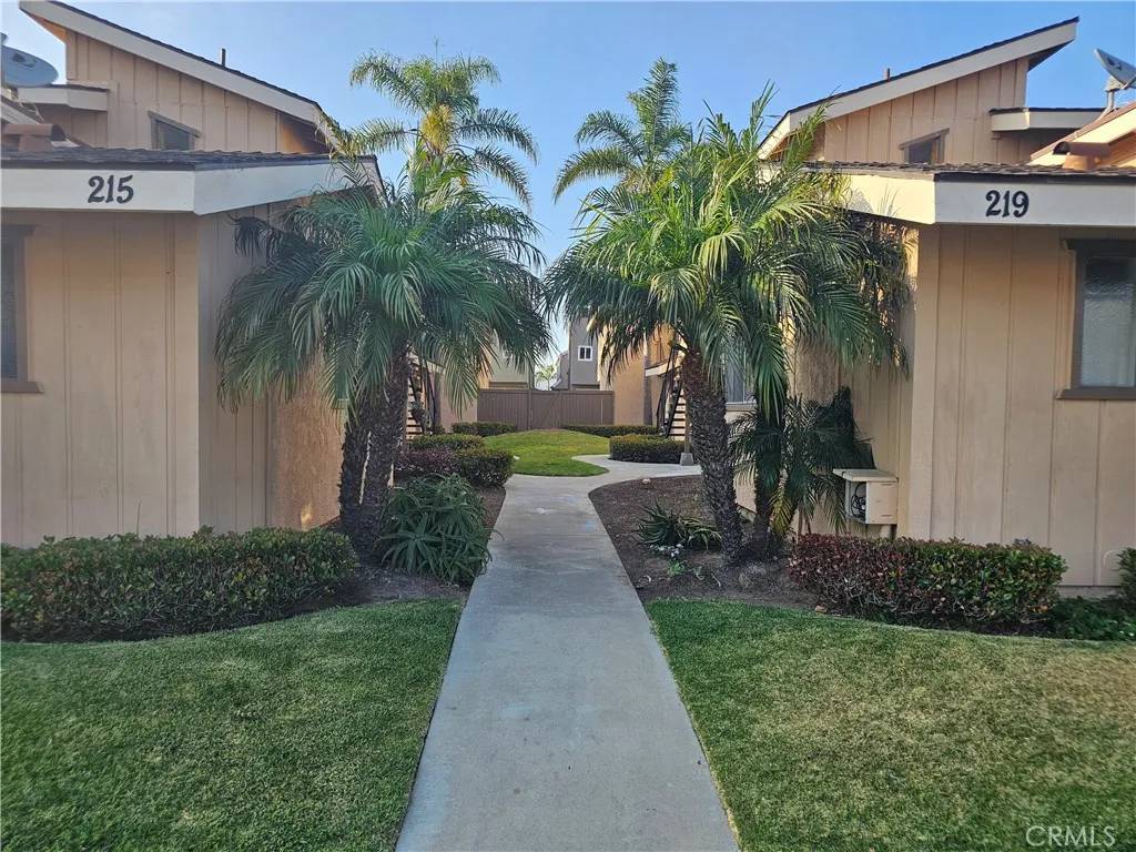219 Oswego Avenue #C, Huntington Beach, CA 92648