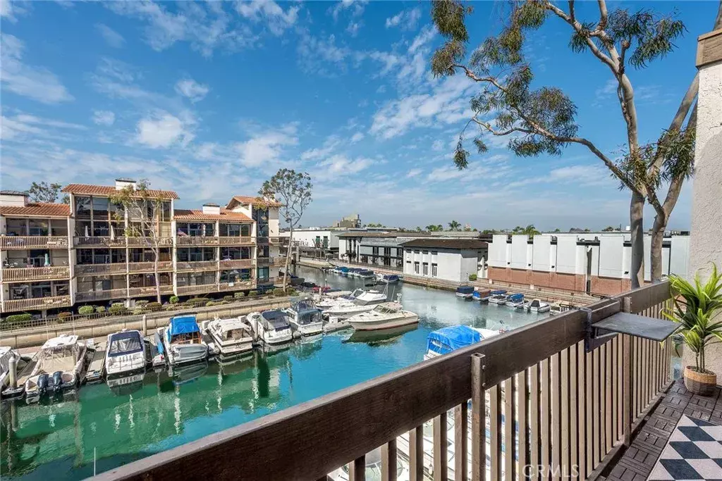 Long Beach, CA 90803,9331 Marina Pacifica Dr N