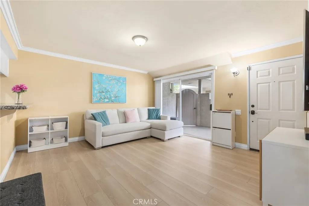 Long Beach, CA 90804,3605 E Anaheim Street #315