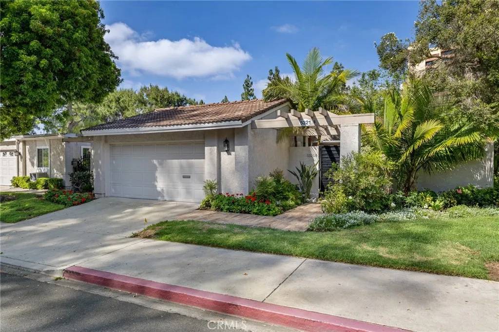 Laguna Woods, CA 92637,5321 Bahia Blanca West #B