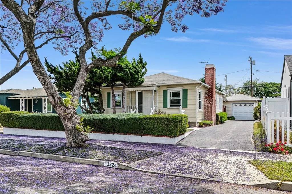 3224 Cerritos Avenue, Signal Hill, CA 90755