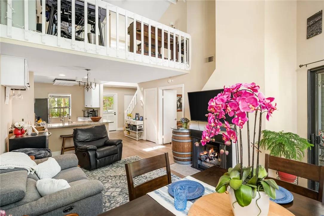 Orange, CA 92866,700 E Lake Drive #80