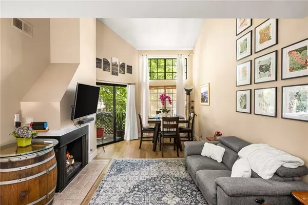 Orange, CA 92866,700 E Lake Drive #80