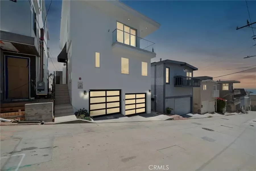 210 El Porto Street, Manhattan Beach, CA 90266