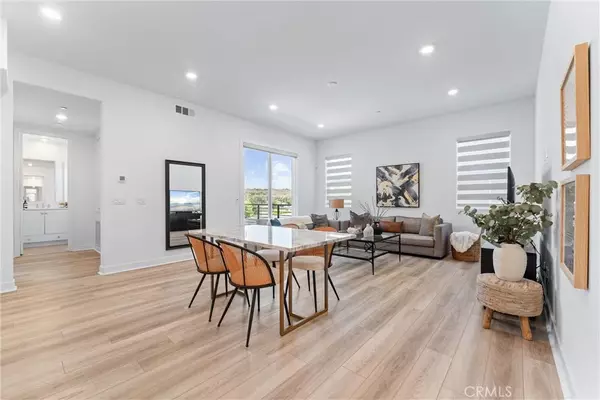 Irvine, CA 92618,167 Sash
