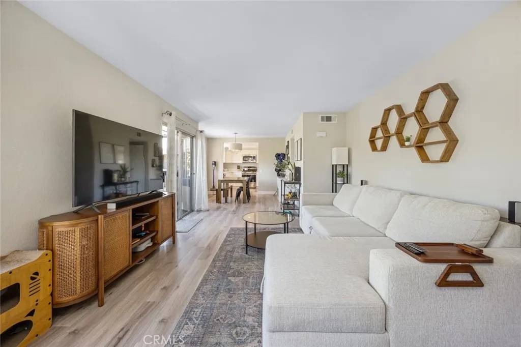 La Habra, CA 90631,543 S Walnut Street #11