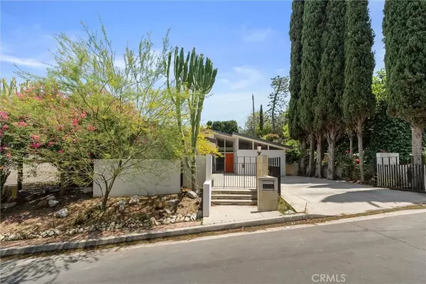 3674 Willowcrest Avenue, Studio City, CA 91604