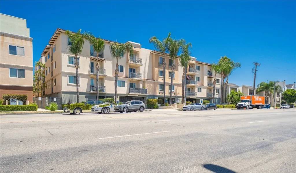 13941 Sherman Way #205, Van Nuys, CA 91405
