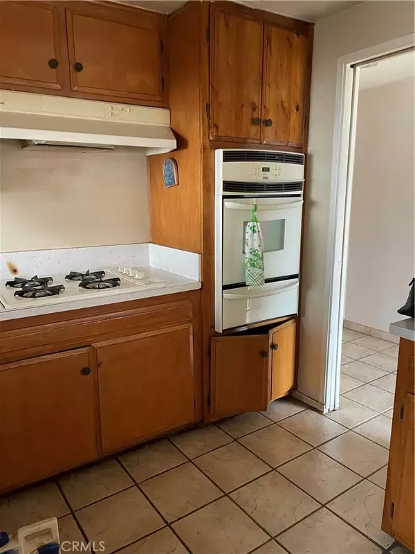 Santa Ana, CA 92704,910 S Bewley Street