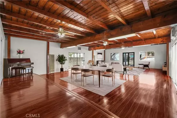 Los Angeles, CA 90038,1067 N Wilton Place