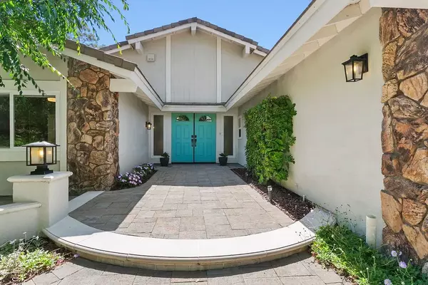 Anaheim Hills, CA 92807,245 S Via Montanera