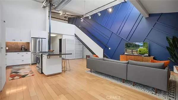 Los Angeles, CA 90012,120 S Hewitt Street #11