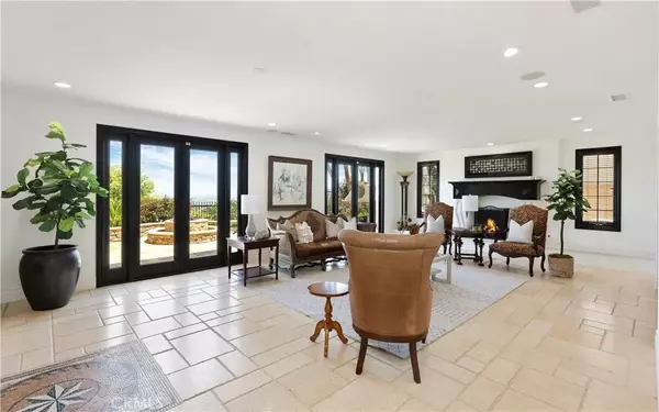 Irvine, CA 92603,41 Balcony