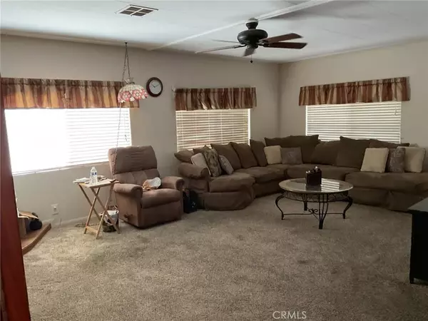Corona, CA 92878,4901 Green River #248