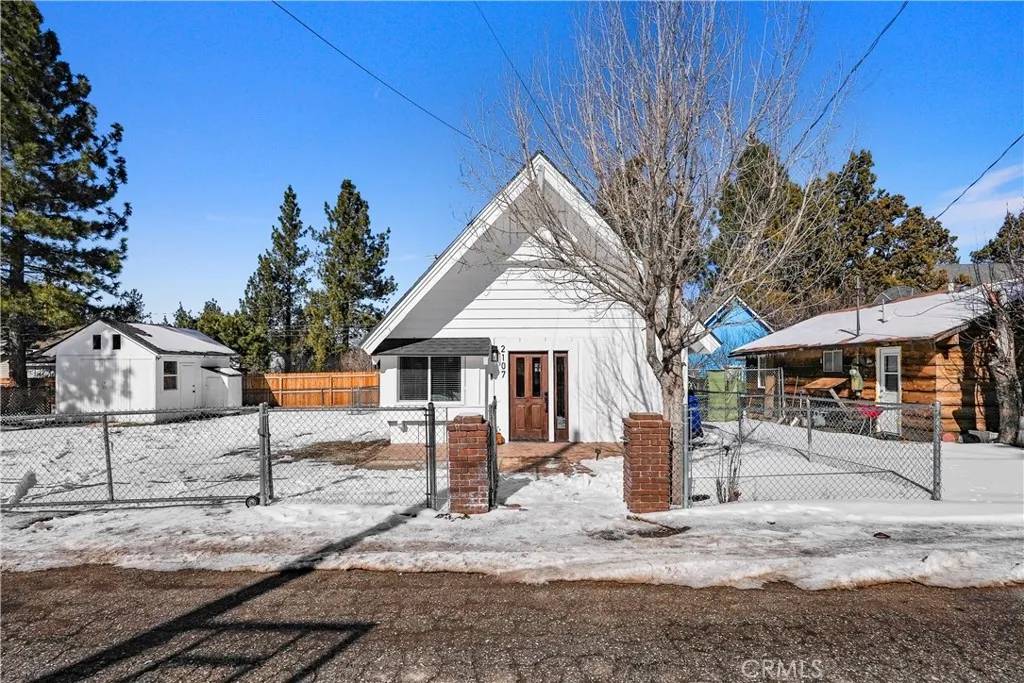 2107 4th Lane, Big Bear City, CA 92314