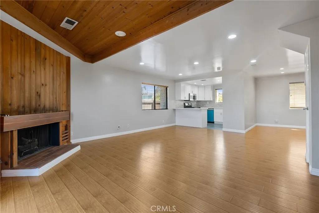 Signal Hill, CA 90755,2621 E 20th Street #12