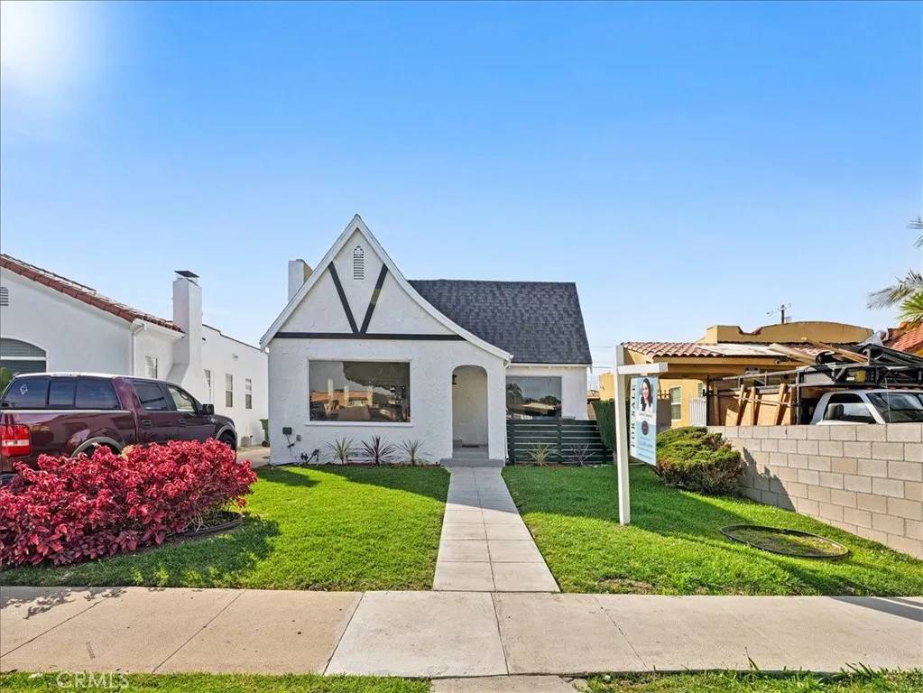 7827 S Hobart Boulevard, Los Angeles, CA 90047
