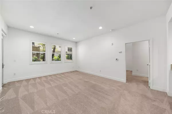 Long Beach, CA 90802,300 E 4th Street #118